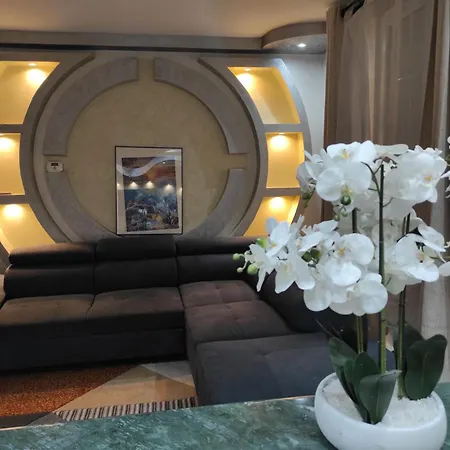 Elegante Et Spacieuse Maison A *