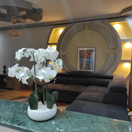 Elegante Et Spacieuse Maison A *